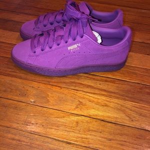 Youth Puma Sneakers Sz 5 1/2=7 1/2 in womens